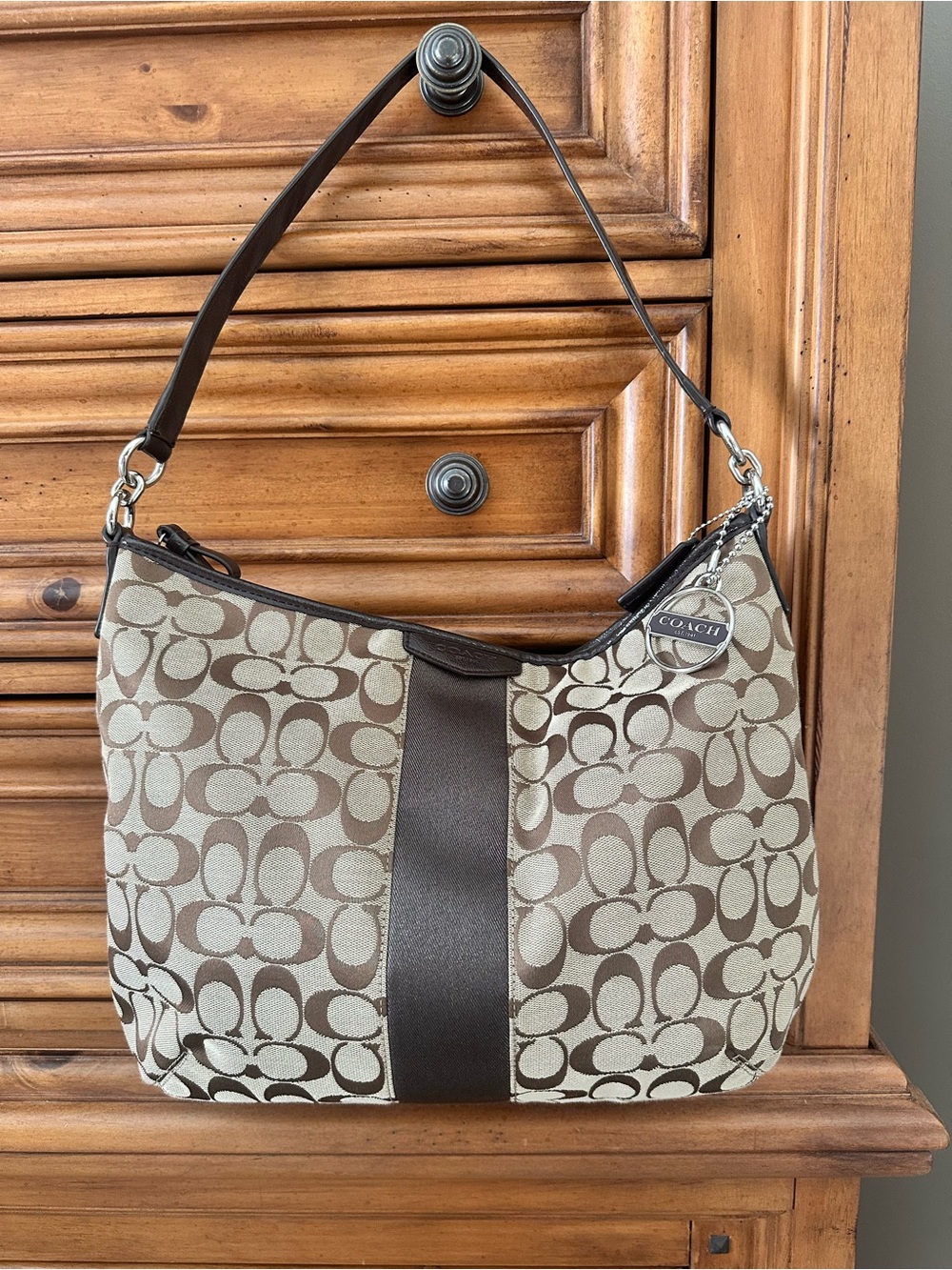 Coach Signature Shoulder Bag in Brown/Khaki